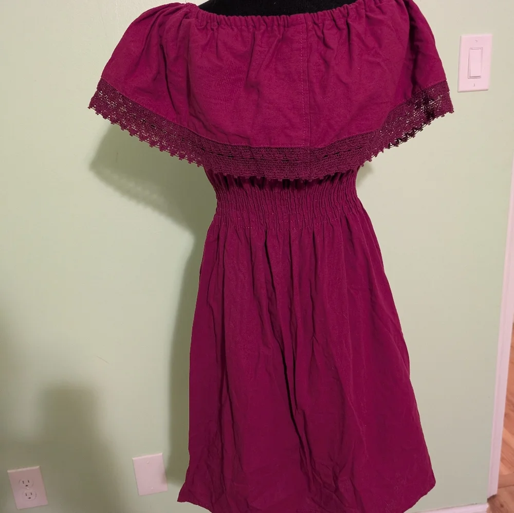 Traditional Indigenous Mexican Dress - Picture 2 of 3